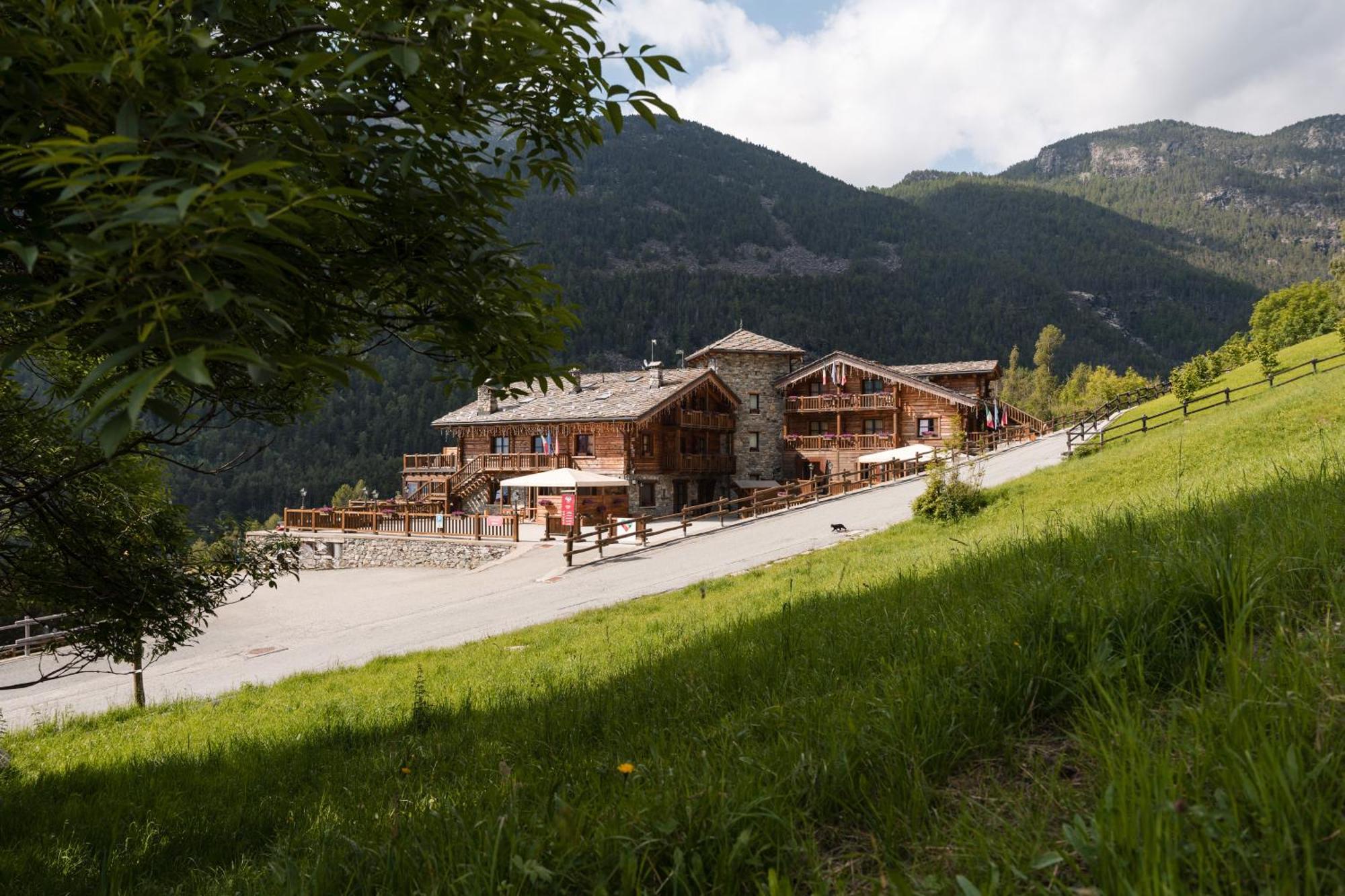 Silou Retreat Champdepraz Exterior foto