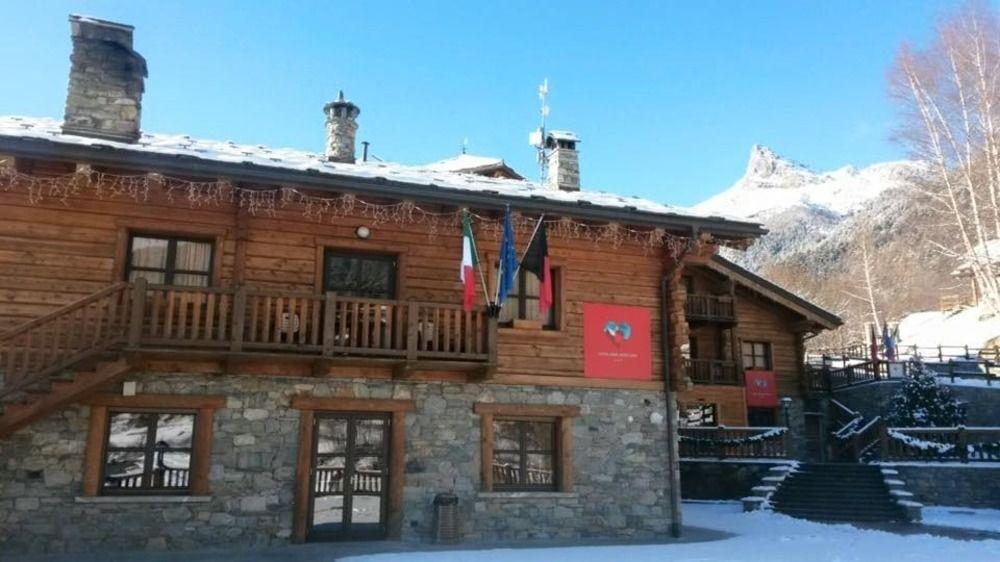 Silou Retreat Champdepraz Exterior foto